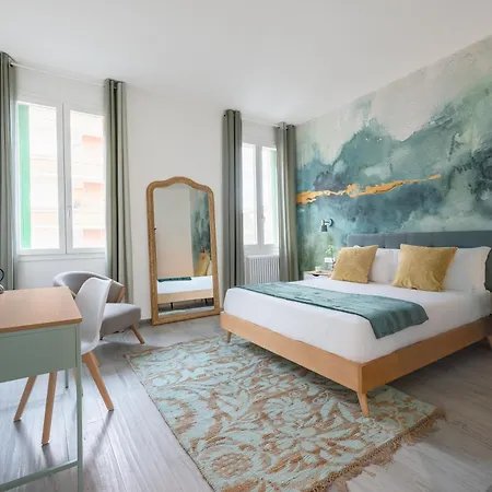 Апартаменты Via Pollaiolo, 55 - Charming - Comfort E Stile A 350mt Dal Tram! First Floor With Elevator And Car Places On Street *